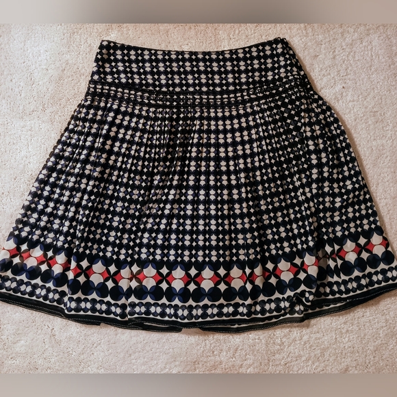 Max Studio ~ Blue Red Black Geometric Pleated Chiffon Mini Skirt - Picture 8 of 14